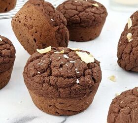 These easy chocolate muffins are the perfect low-carb, high-protein snack