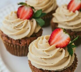 Strawberry Cupcakes With Vanilla Cashew Buttercream