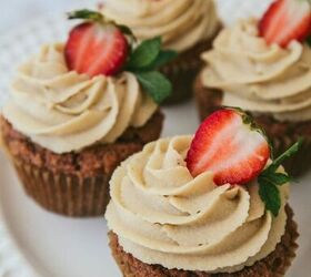 strawberry cupcakes with vanilla cashew buttercream