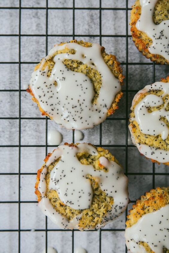 lemon poppyseed muffins with lemon glaze