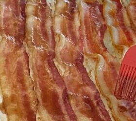 maple candied bacon recipe, Brush the bacon on one side with the brown sugar maple syrup glaze