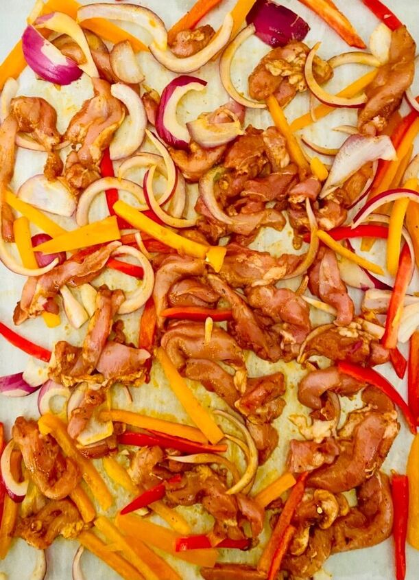 30 minute sheet pan chicken fajitas