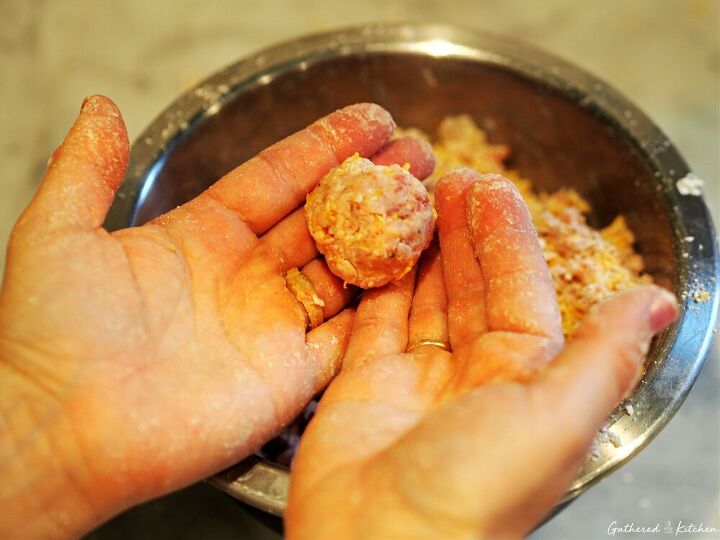 3 ingredient cheesy sausage breakfast balls