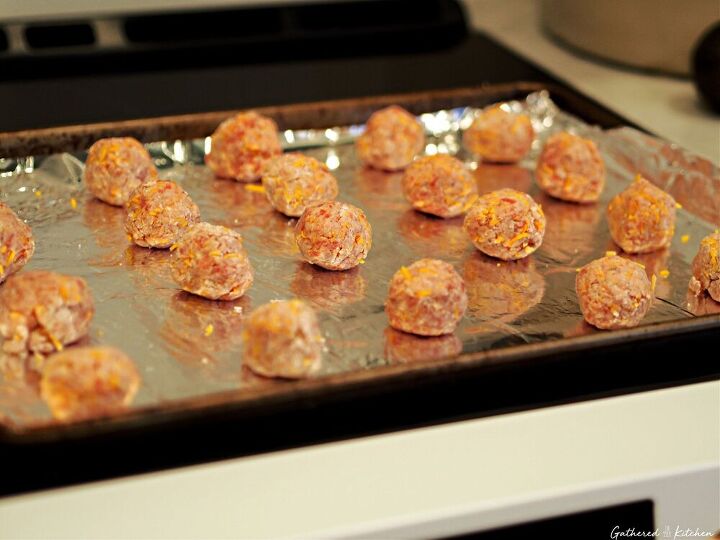 3 ingredient cheesy sausage breakfast balls