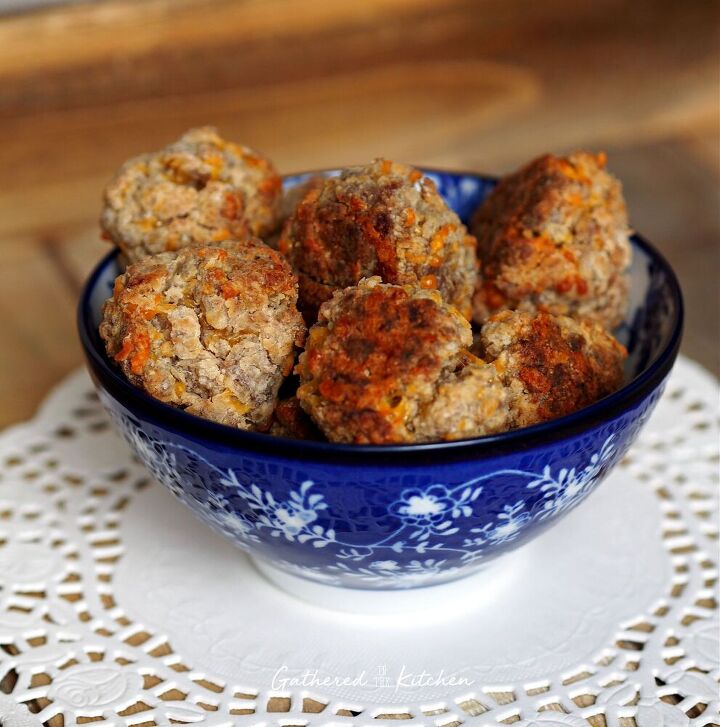 3 ingredient cheesy sausage breakfast balls