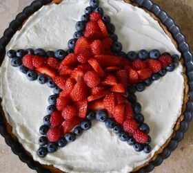 star spangled fruit tart with chocolate chip cookie crust