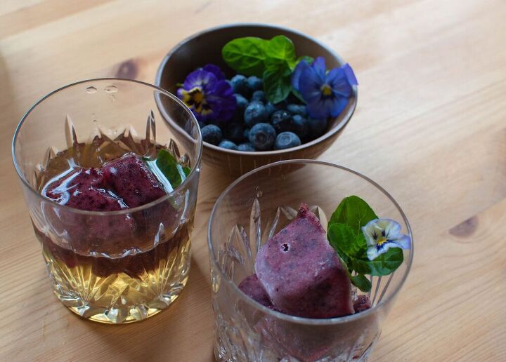 fresh blueberry ice cubes for mint juleps