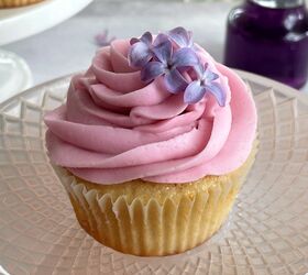 lilac cupcakes with lilac buttercream frosting