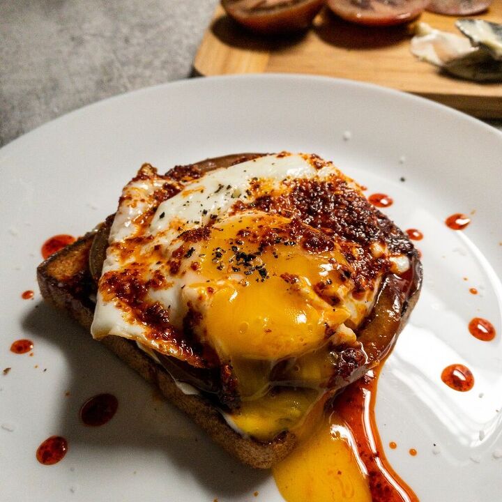 fried egg and tomato toast