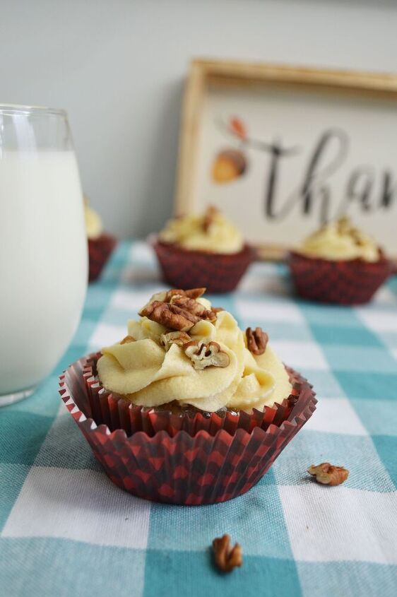 10 best thanksgiving dessert recipes, Pecan Pie Cupcakes
