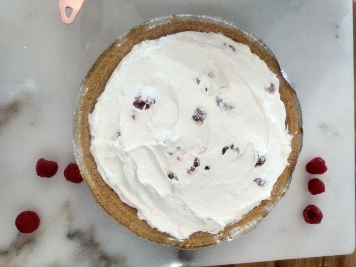 creamy raspberry pie