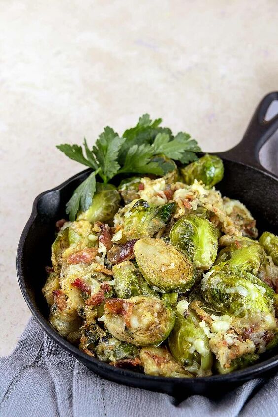 keto friendly creamy brussel sprouts with bacon