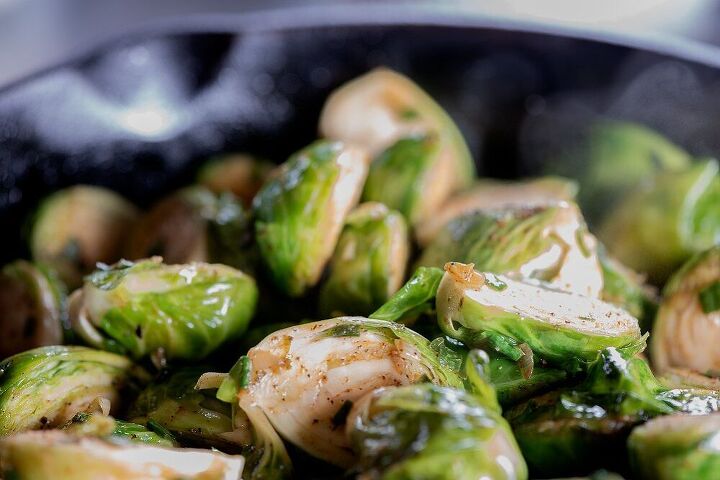 keto friendly creamy brussel sprouts with bacon