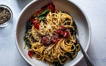 Spaghetti With Kale and Tomatoes