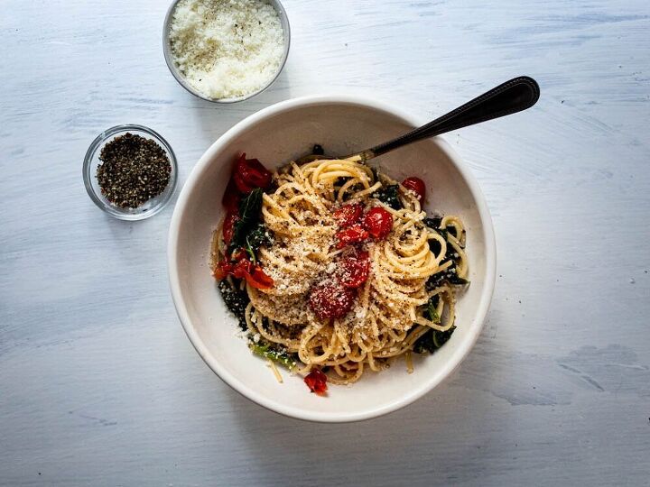 post, spaghetti with tomato and kale