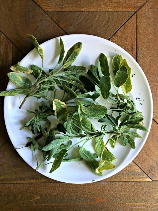 how to dry herbs in the microwave
