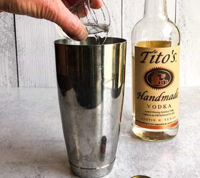 chocolate raspberry martini, Add vodka to a shaker