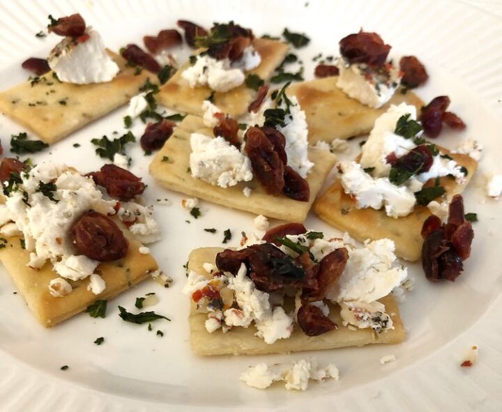 5 minute cranberry basil goat cheese crackers, Basil and cranberry goat cheese crackers