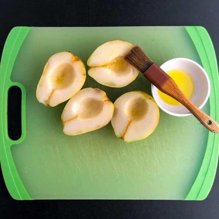 grilled pears with gorgonzola, Brush with olive oil or melted butter