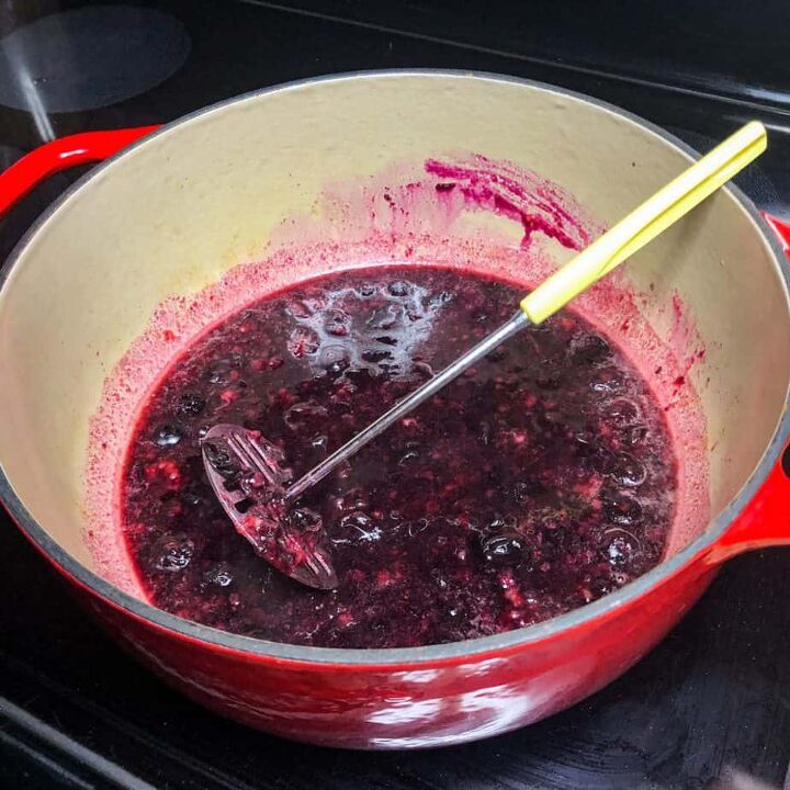 spicy blueberry sauce, Cook until blueberries begin to break down