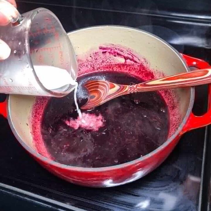 spicy blueberry sauce, Add cornstarch slurry and cook until sauce thickens