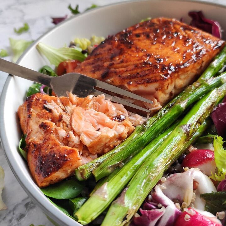 pan seared salmon salad with asparagus