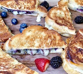 Blueberry, Brie and Rosemary Grilled Cheese