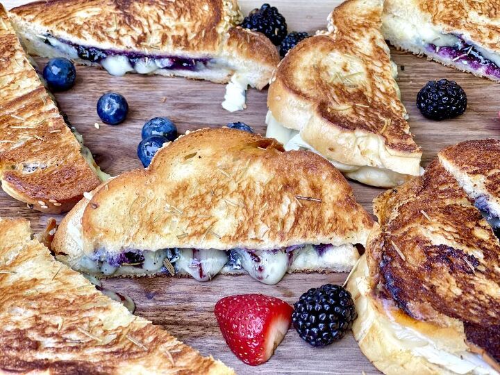 blueberry brie and rosemary grilled cheese
