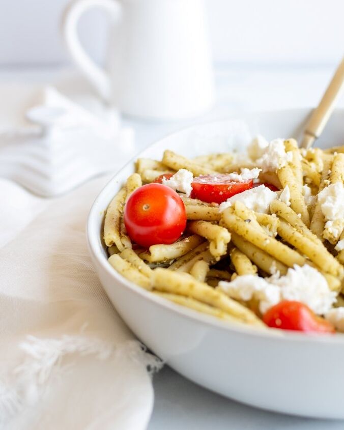 pesto pasta salad with tomatoes and feta
