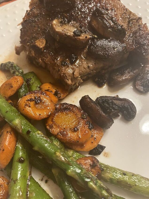 skillet steak dinner, Mushrooms carrots and asparagus