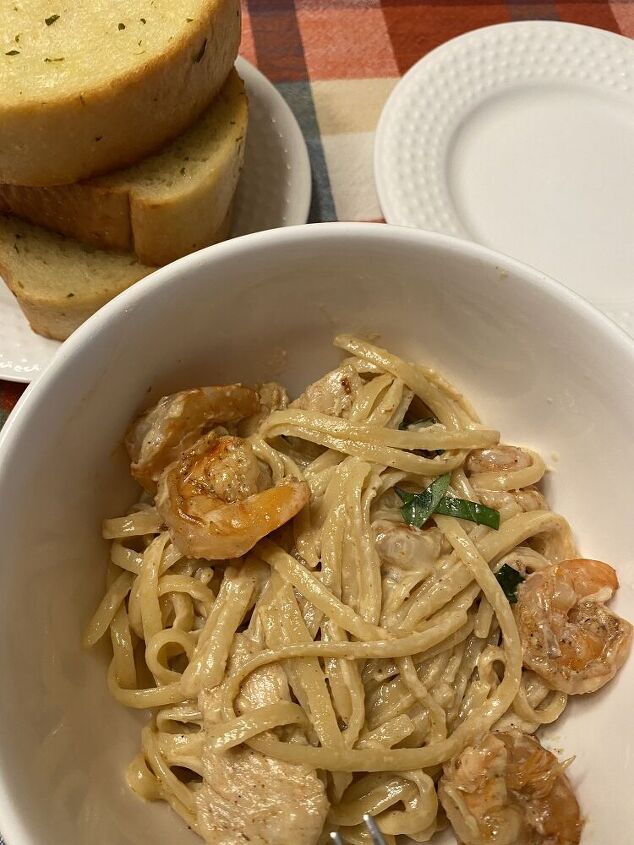 creamy cajun shrimp and chicken pasta, Dinner is served