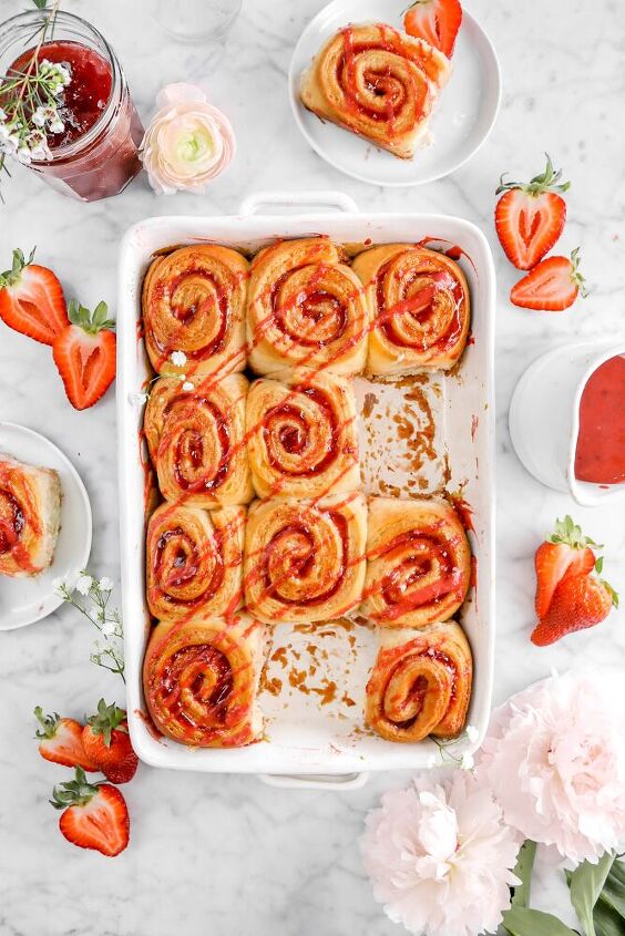 homemade strawberry sweet rolls with strawberry icing
