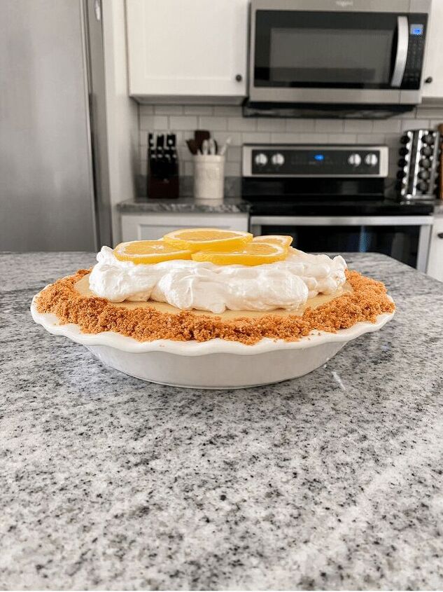 easy lemon cream pie, Topped with all the whipped cream goodness