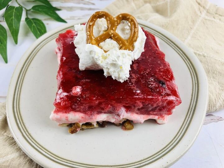 strawberry pretzel dessert