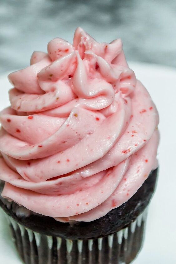 10 red food recipes for valentines day, Strawberry Frosting