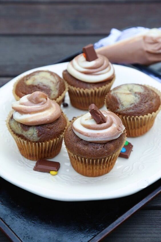 marble cupcakes with swirled chocolate vanilla frosting