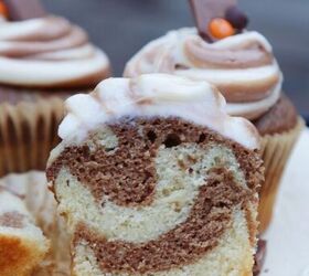 marble cupcakes with swirled chocolate vanilla frosting
