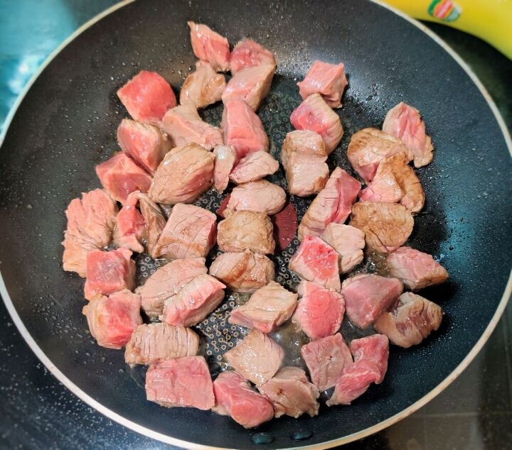beef bourguignon in slow cooker