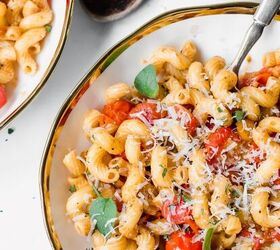 There's something about this light & cheesy pasta that's so SUMMER