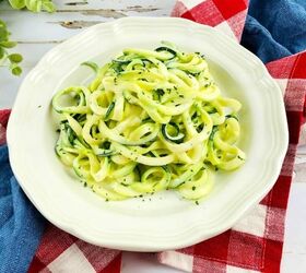How to Make Zucchini Noodles With Homemade Alfredo Sauce