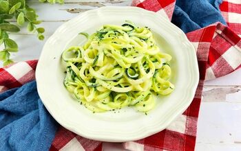 How to Make Zucchini Noodles With Homemade Alfredo Sauce
