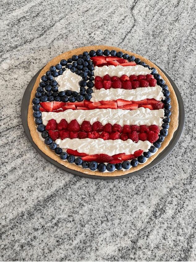 patriotic fruit pizza, Look how cute it turned out to be