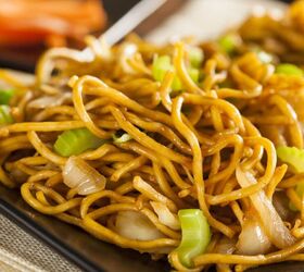 For Chinese comfort noodles without that heavy, greasy feeling, this easy recipe is just the thing