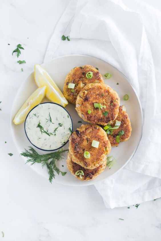 keto crab cakes with tartar sauce