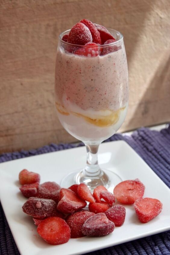 strawberry smoothie parfait