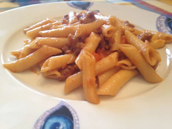 macarrones penne pasta with ground meat
