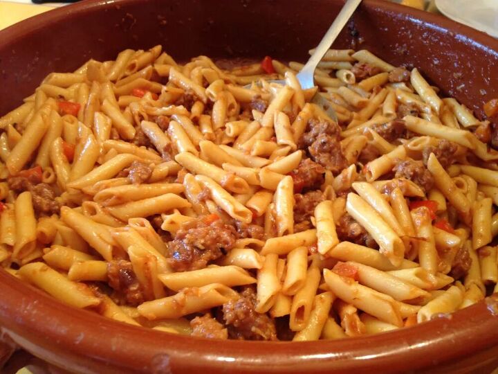 macarrones penne pasta with ground meat