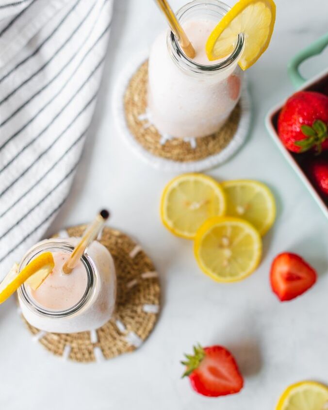 frosted strawberry lemonade