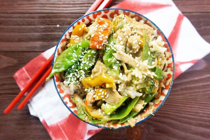 instant pot sweet pepper peanut chicken, Sprinkle with sesame seeds and serve for dinner