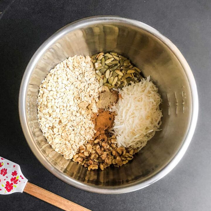walnut cinnamon apple granola, Measure dry ingredients into bowl